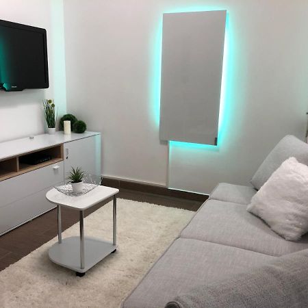 Modern Center Studio Under The Castle II Free Parking Apartment Ljubljana Luaran gambar