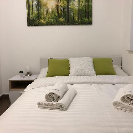 Modern Center Studio Under The Castle II Free Parking Apartment Ljubljana Luaran gambar