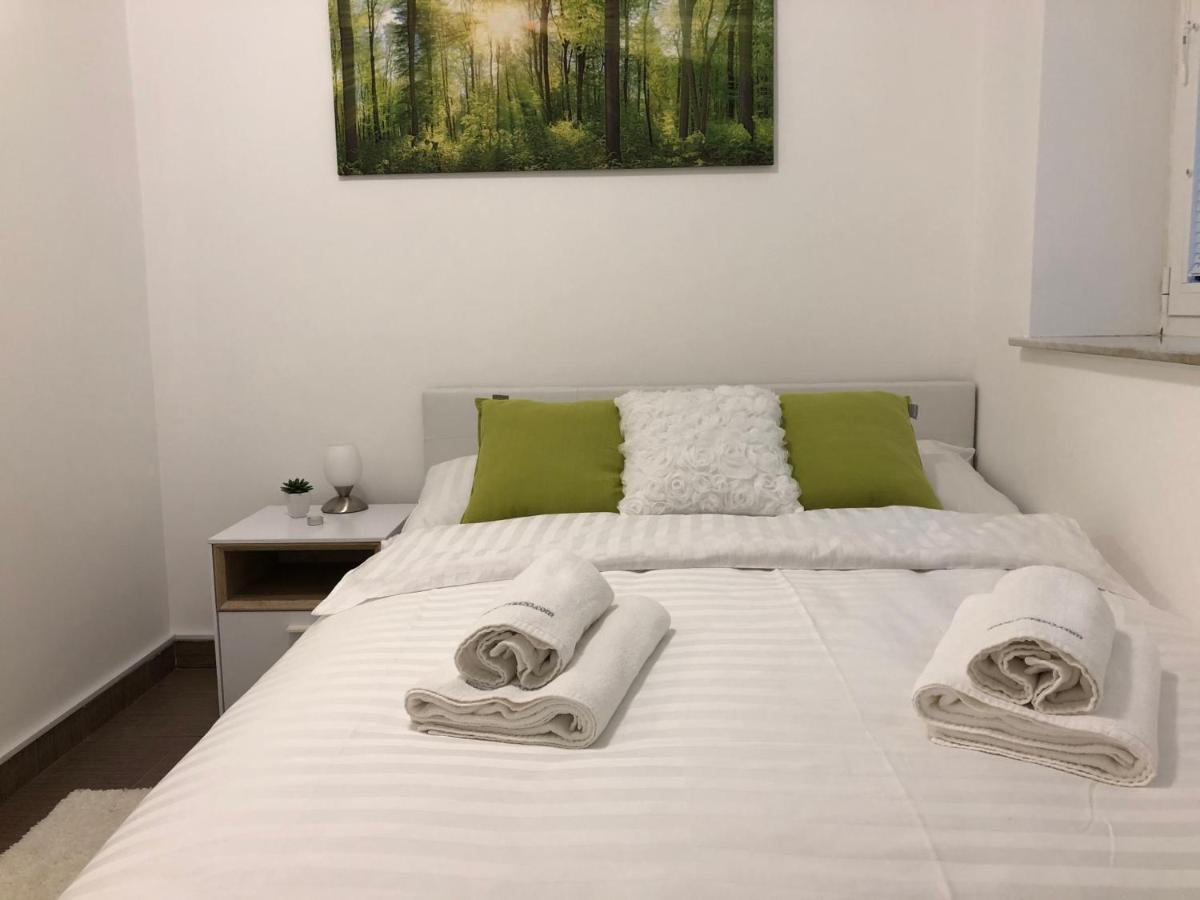 Modern Center Studio Under The Castle II Free Parking Apartment Ljubljana Luaran gambar