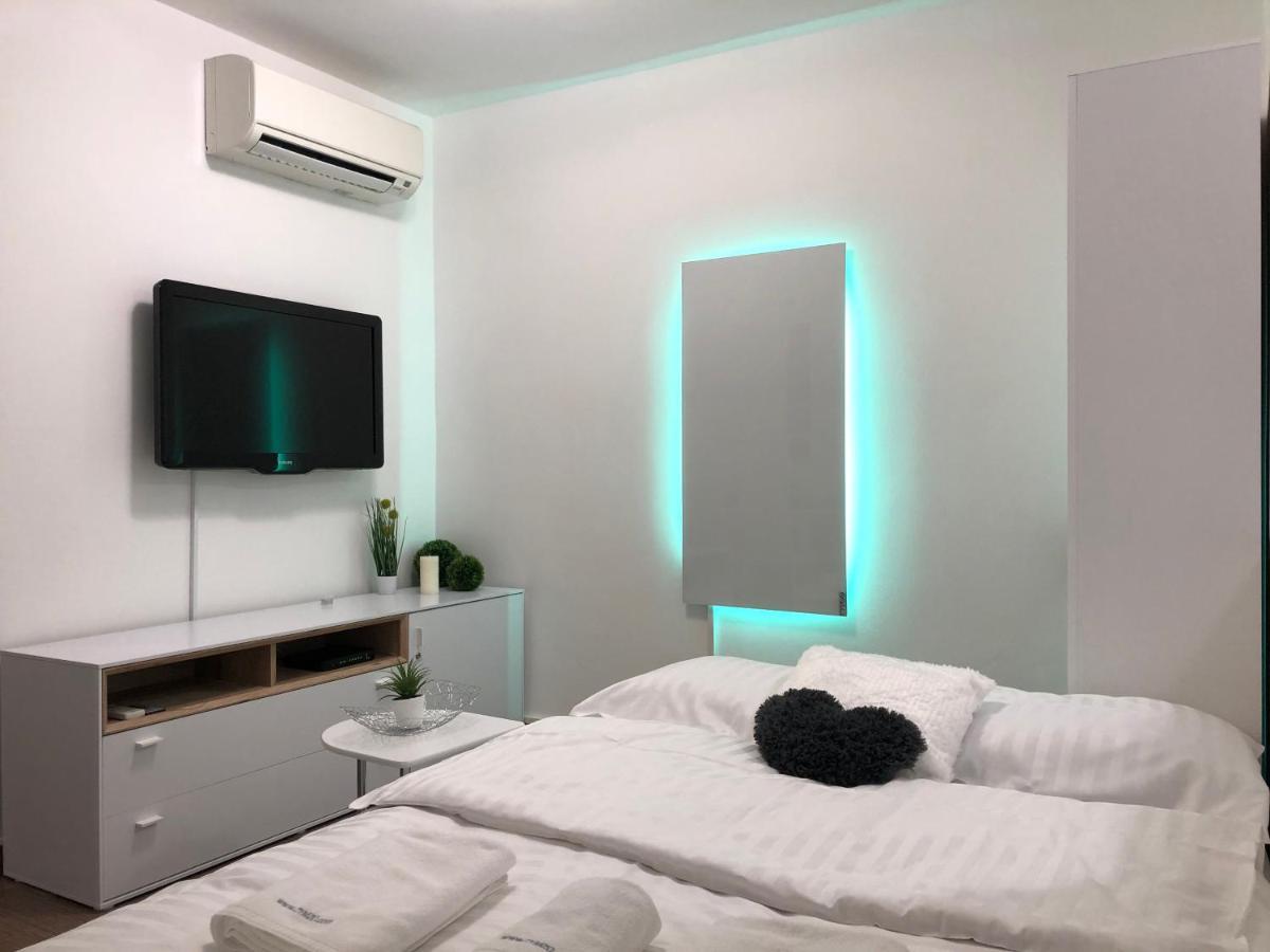 Modern Center Studio Under The Castle II Free Parking Apartment Ljubljana Luaran gambar