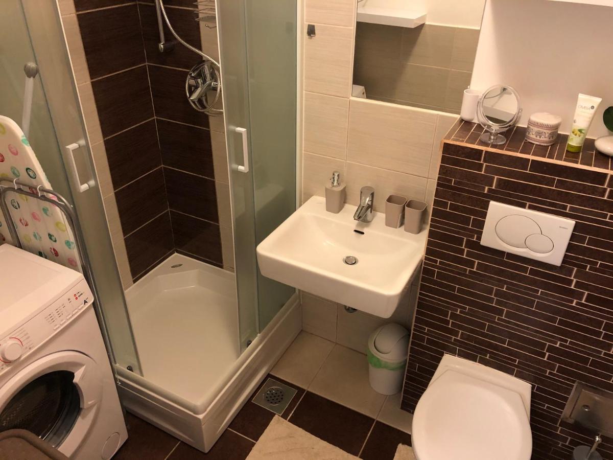 Modern Center Studio Under The Castle II Free Parking Apartment Ljubljana Luaran gambar
