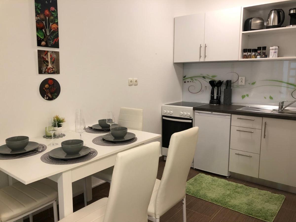 Modern Center Studio Under The Castle II Free Parking Apartment Ljubljana Luaran gambar